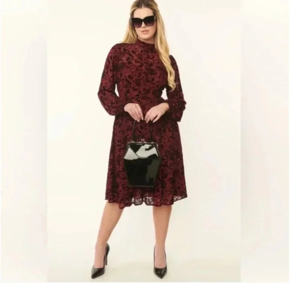 🦋B2G1🦋UNIQUE VINTAGE Burgundy Mesh and Black Floral Velvet Swing Dress | XS |